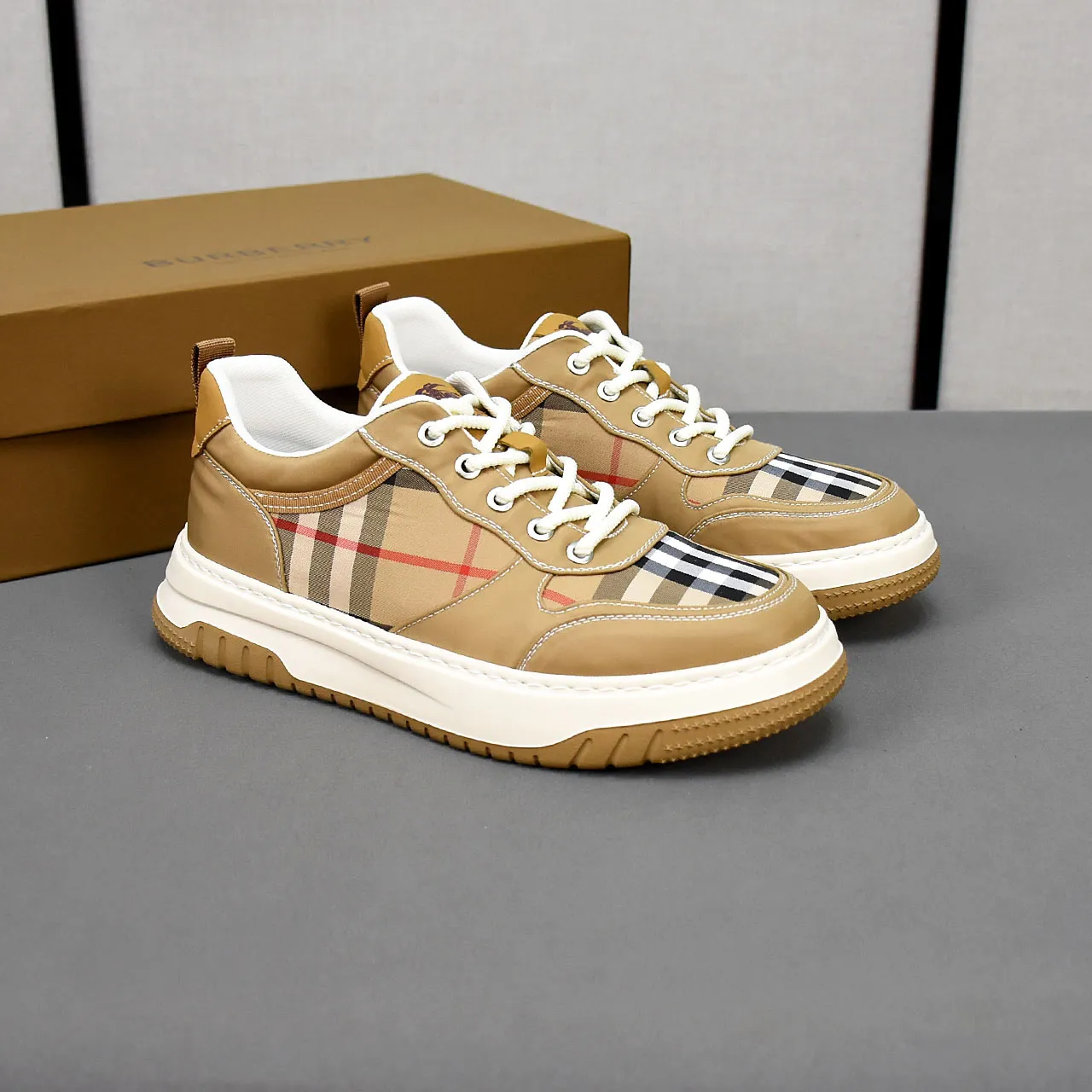 PP420🍹🍹🍹Burberry [Burberry] fashionable lace-up cloth shoes, uppers made of breathable fabric, rubber foam soles, men's size 39-44 (38 customized)